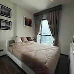 Cozy Apartment With Train Access
